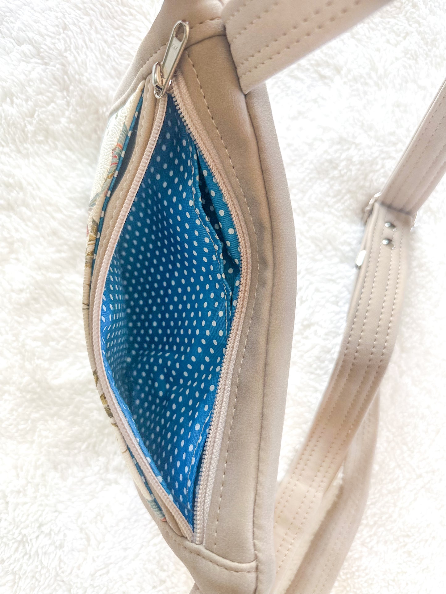 Essie Crossbody - Hummie