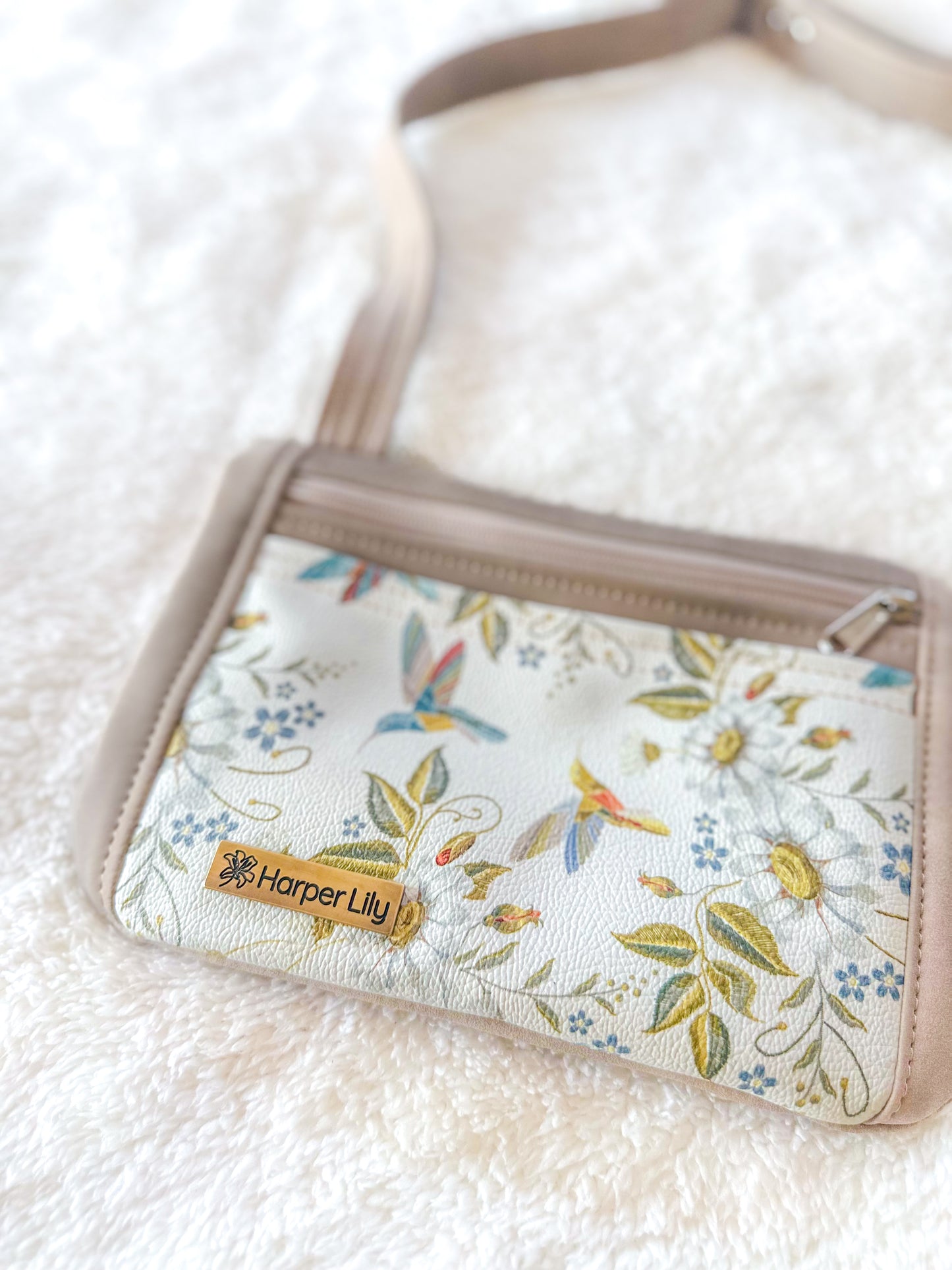 Essie Crossbody - Hummie