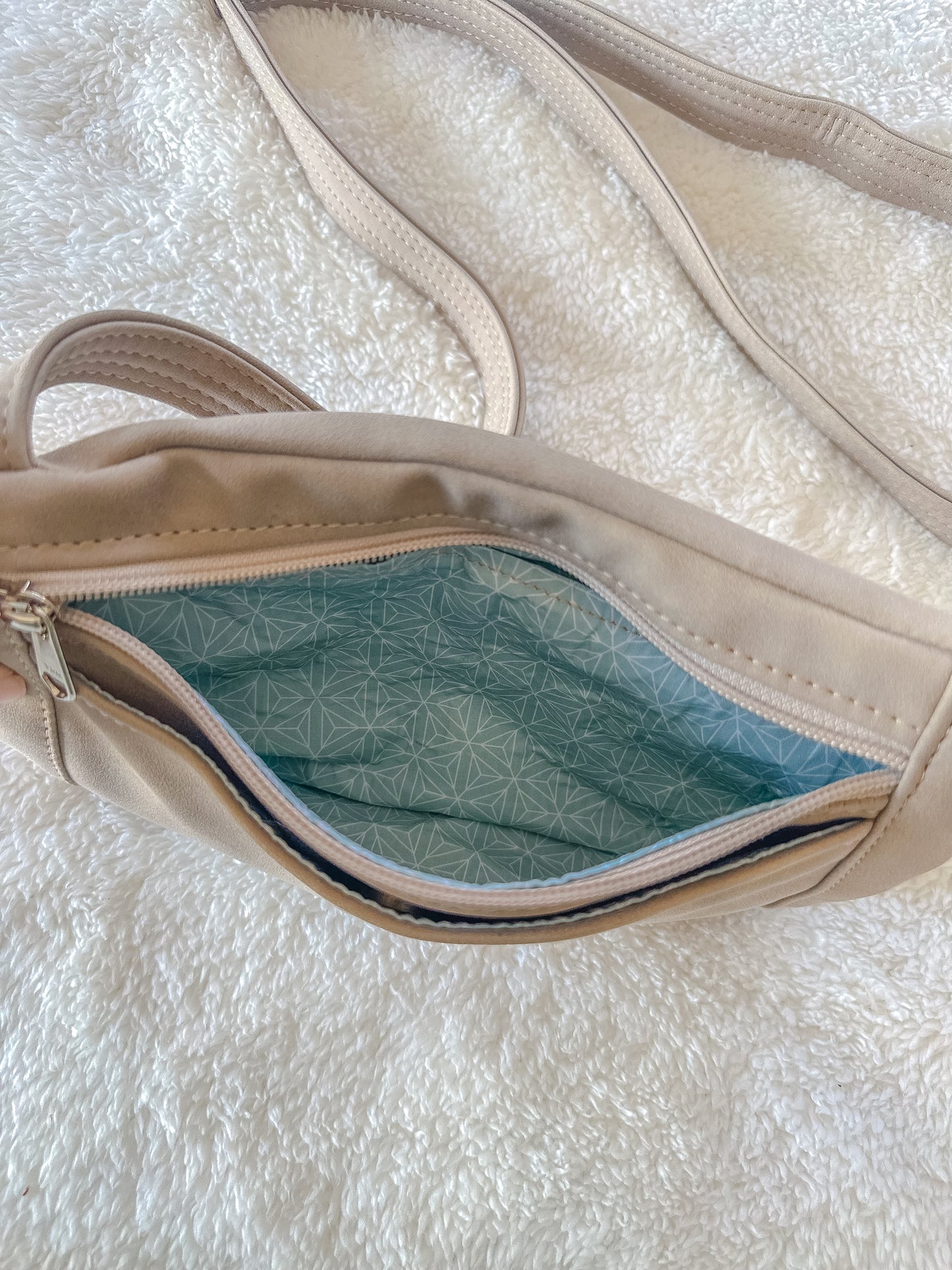 Essie Crossbody - Tan