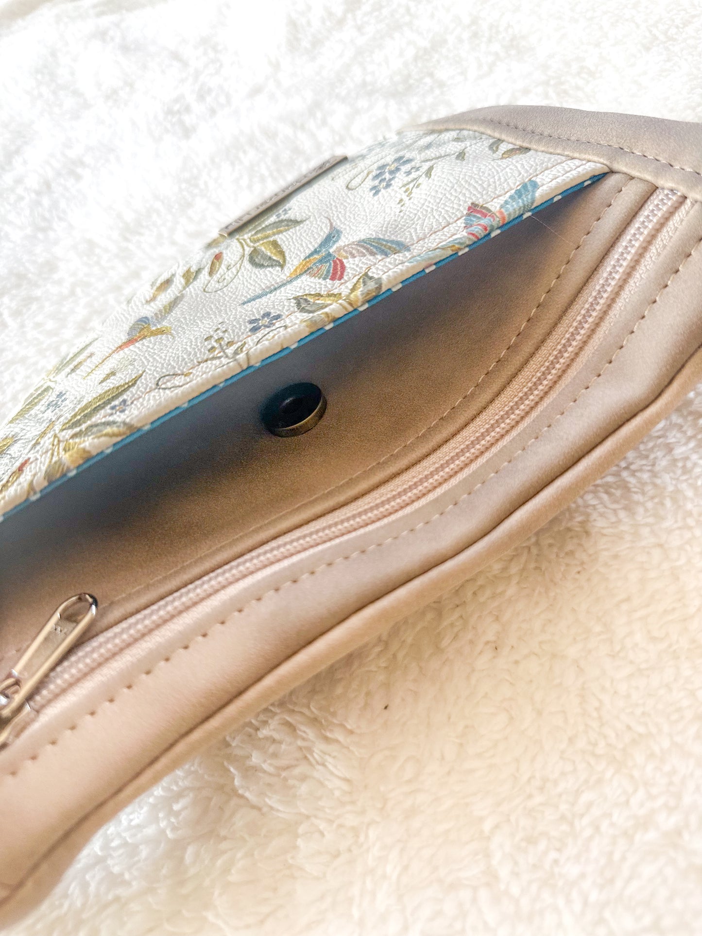 Essie Crossbody - Hummie